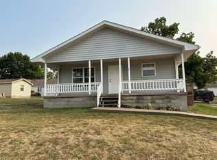 1208 Grove St, Carthage, MO 64836