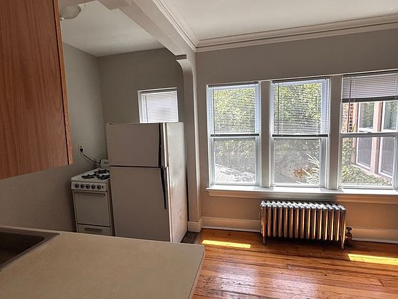 5th image of 1521 N Franklin Pl APT 305