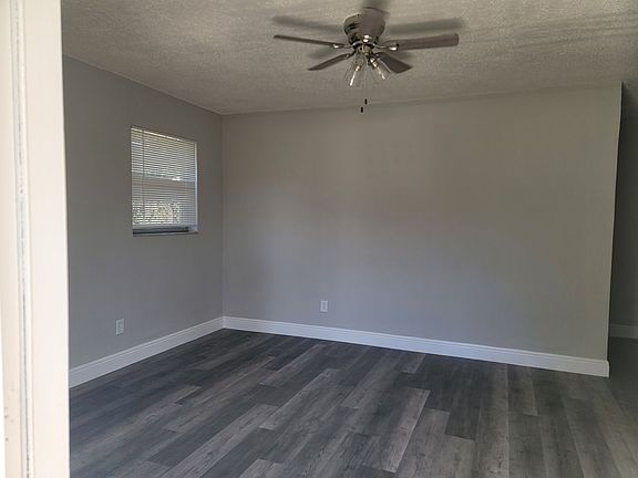 3rd image of 801 SW 29th St #4
