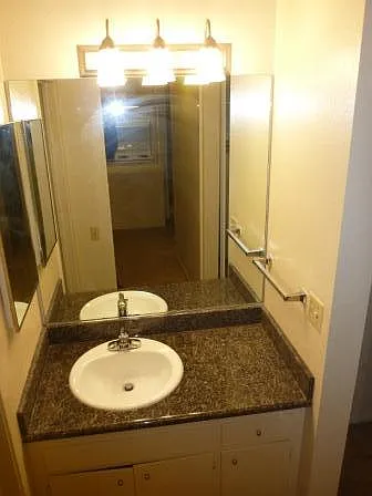 300 Vernon St #7 — Photo 6