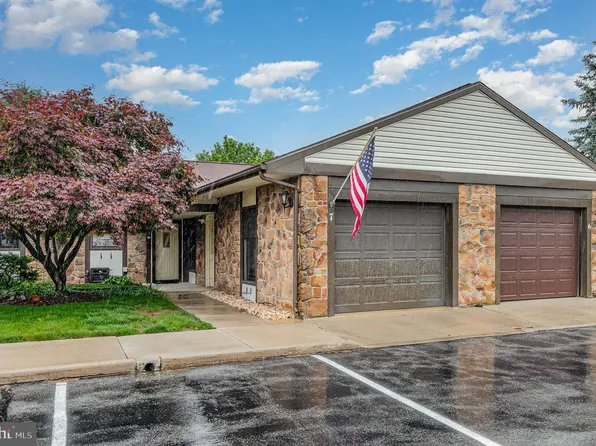 7 Abbey Ct, Carlisle, PA 17015