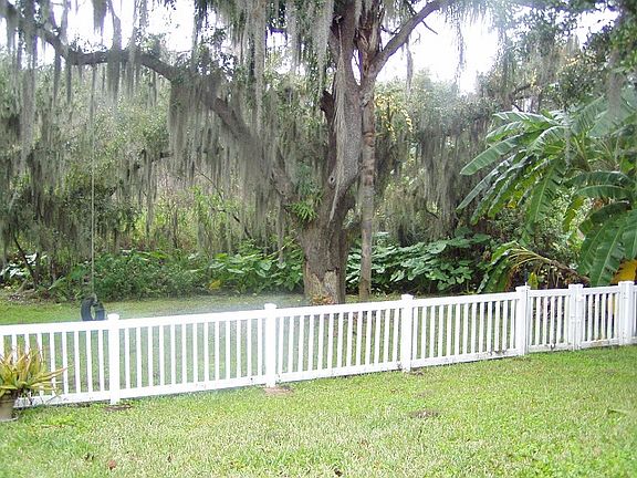 4th image of 1929 Sean Wood Cir