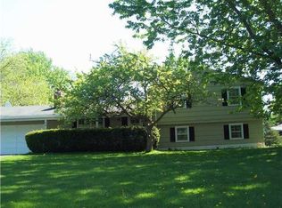 68 Arrowhead Ln, Penfield, NY 14526