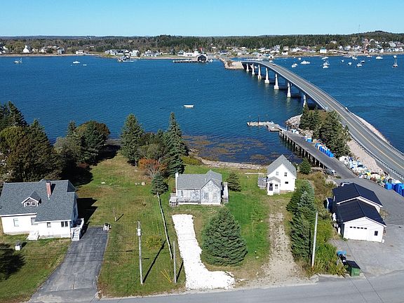 3rd image of 33 Barney Cove Road