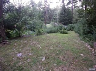 59 Pinecrest Trl, West Milford, NJ 07480