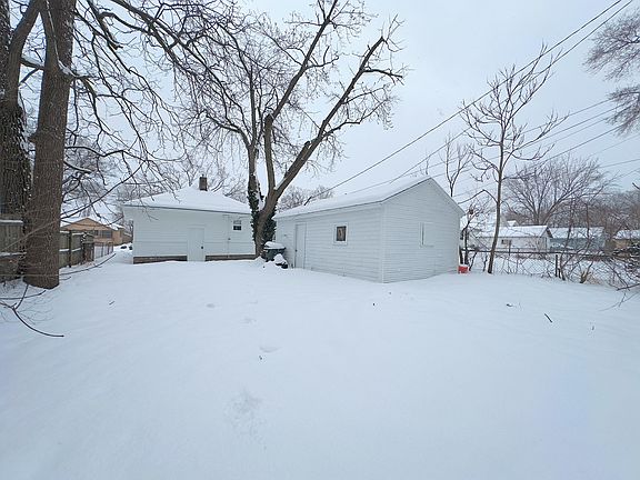 4th image of 1104 E Larch Ave