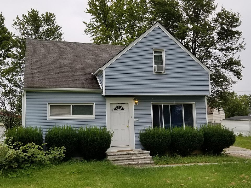 1st image of 712 Shelley Pkwy