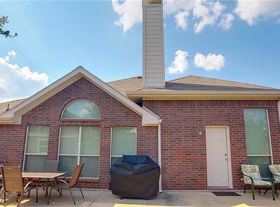 3rd image of 4904 Kingfisher Ln