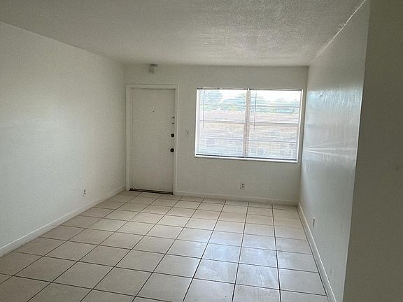 4th image of 2506 Pierce St APT 3B