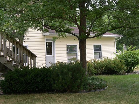 stairs from deck and garage