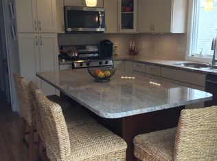 16 Joy Ln, Narragansett, RI 02882