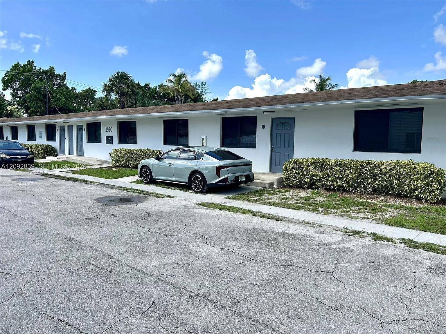 Biscayne Court — Photo 2