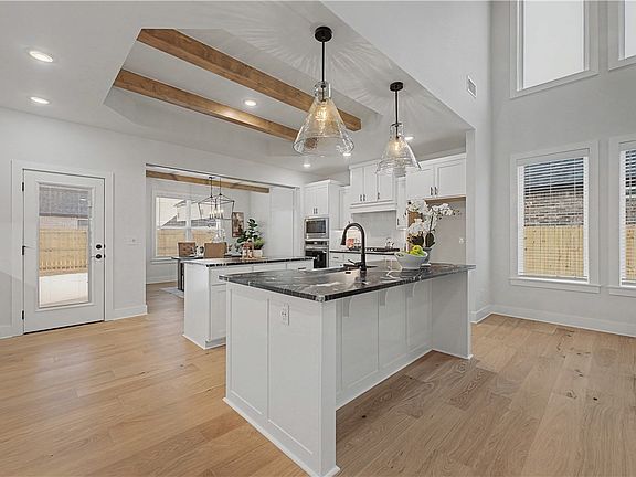 5th image of 1111 Canyon Maple St