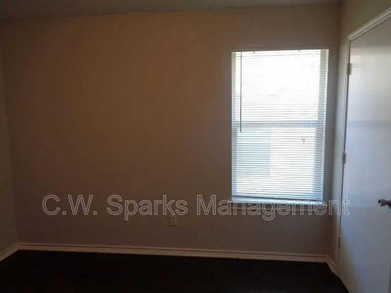 13651 Biggs St — Photo 17