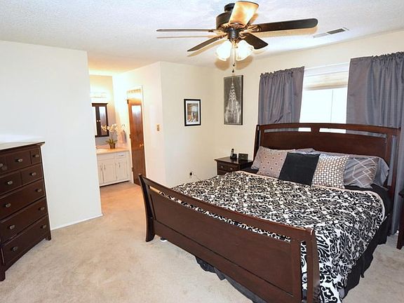 2nd image of 3215 Judy Pl NE
