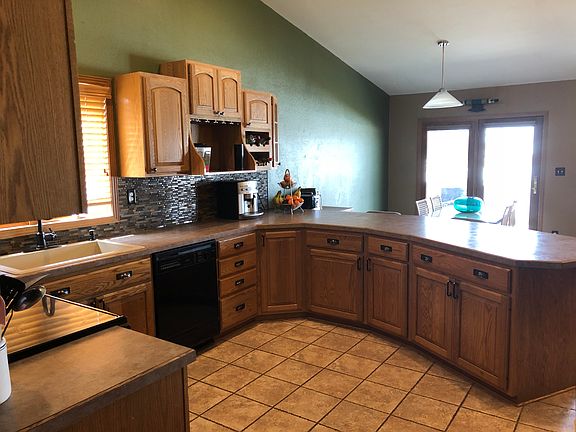 3rd image of 584 Deaver Dr