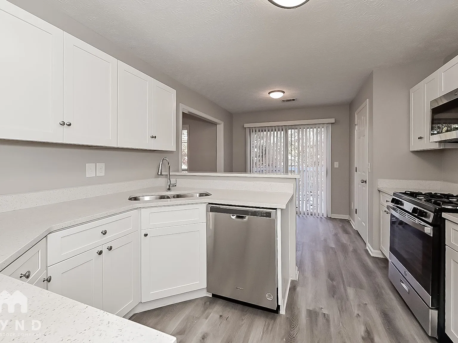 4 bed, 3.0 bath, 2384 sqft, $2,365 — Photo 2