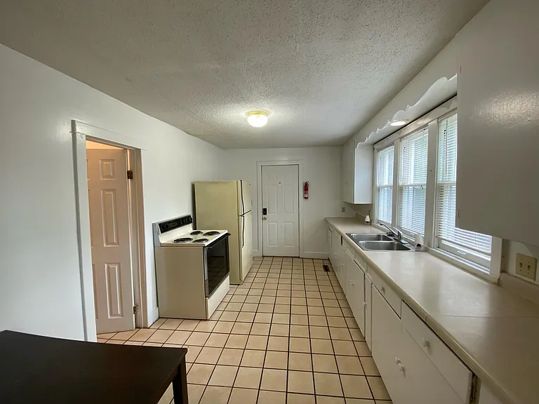 520 Oak St #1 — Photo 2