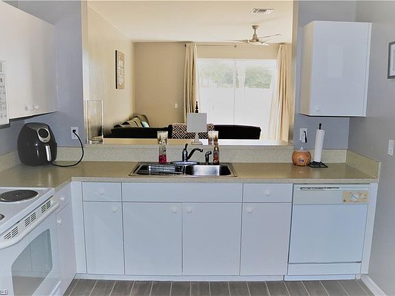 4th image of 3637 Pine Oak Cir APT 102