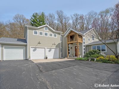 749 Grand River Dr NE, Ada, MI, 49301