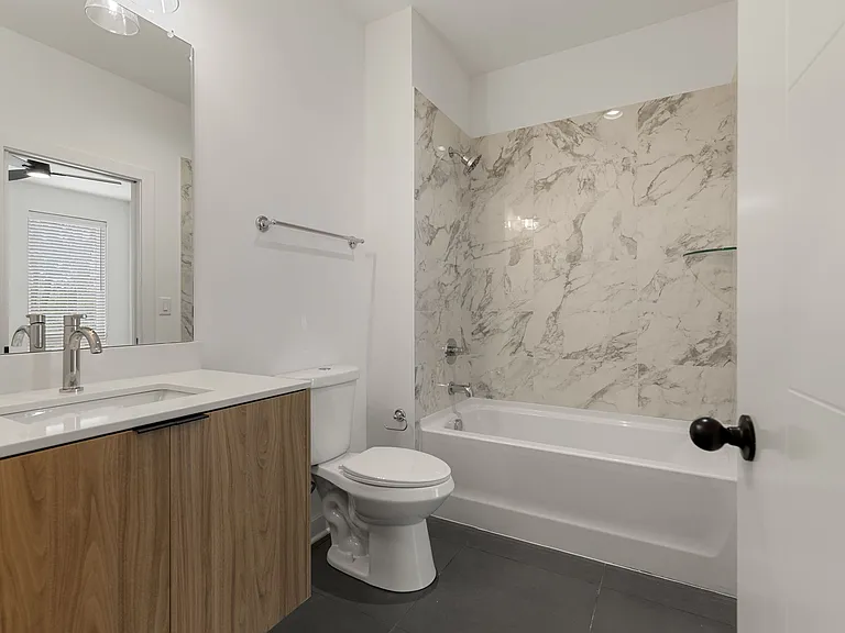 321 Douglas Ave — Photo 13