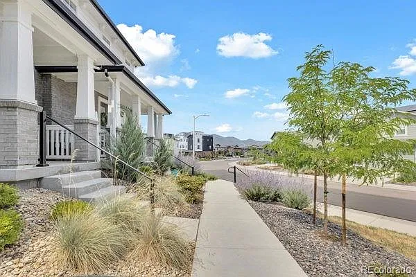 3 bed, 2.5 bath, 1450 sqft, $2,825 — Photo 2
