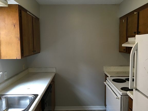 4th image of 2612 McLelland St APT C2