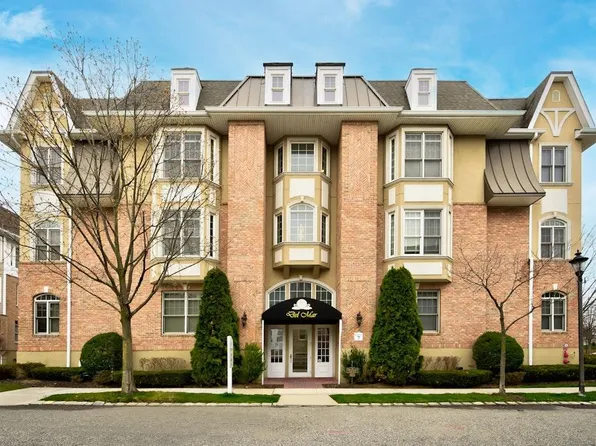 450 Pacing Way, Westbury, NY 11590