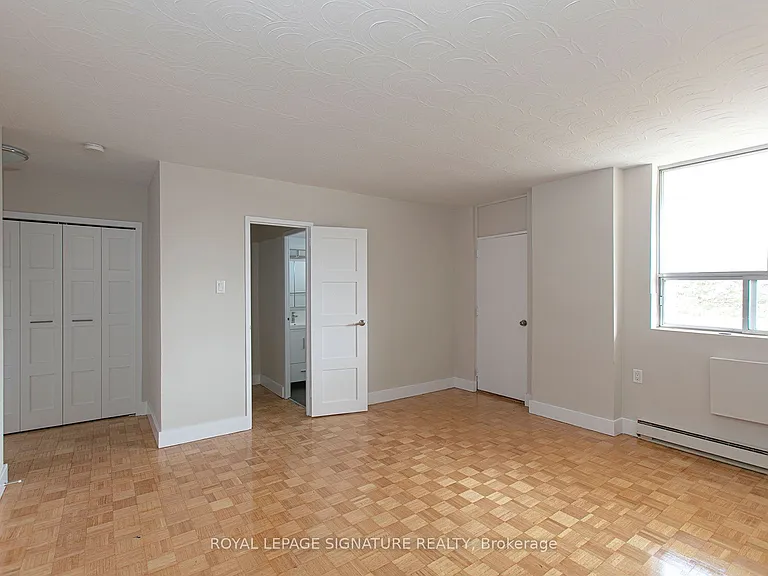 525 Eglinton Ave E #900 — Photo 1
