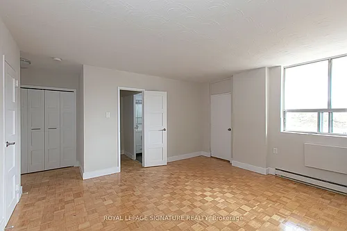 525 Eglinton Ave E #900 Photo 1