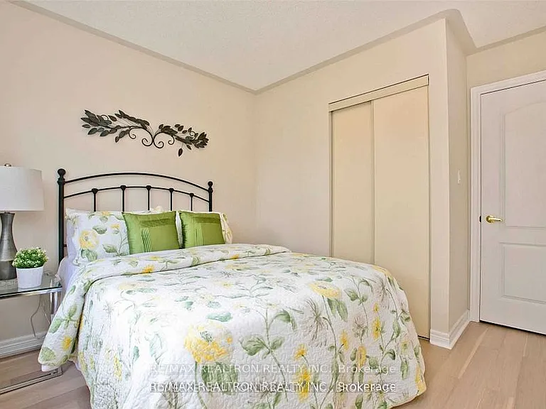 269 Finch Ave E — Photo 17