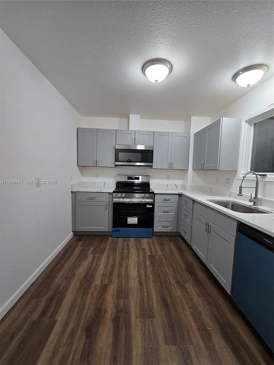 Building Photo - 423 N 1st Ave #1