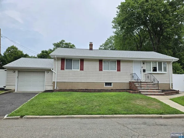 50 Omaha St, Dumont, NJ 07628