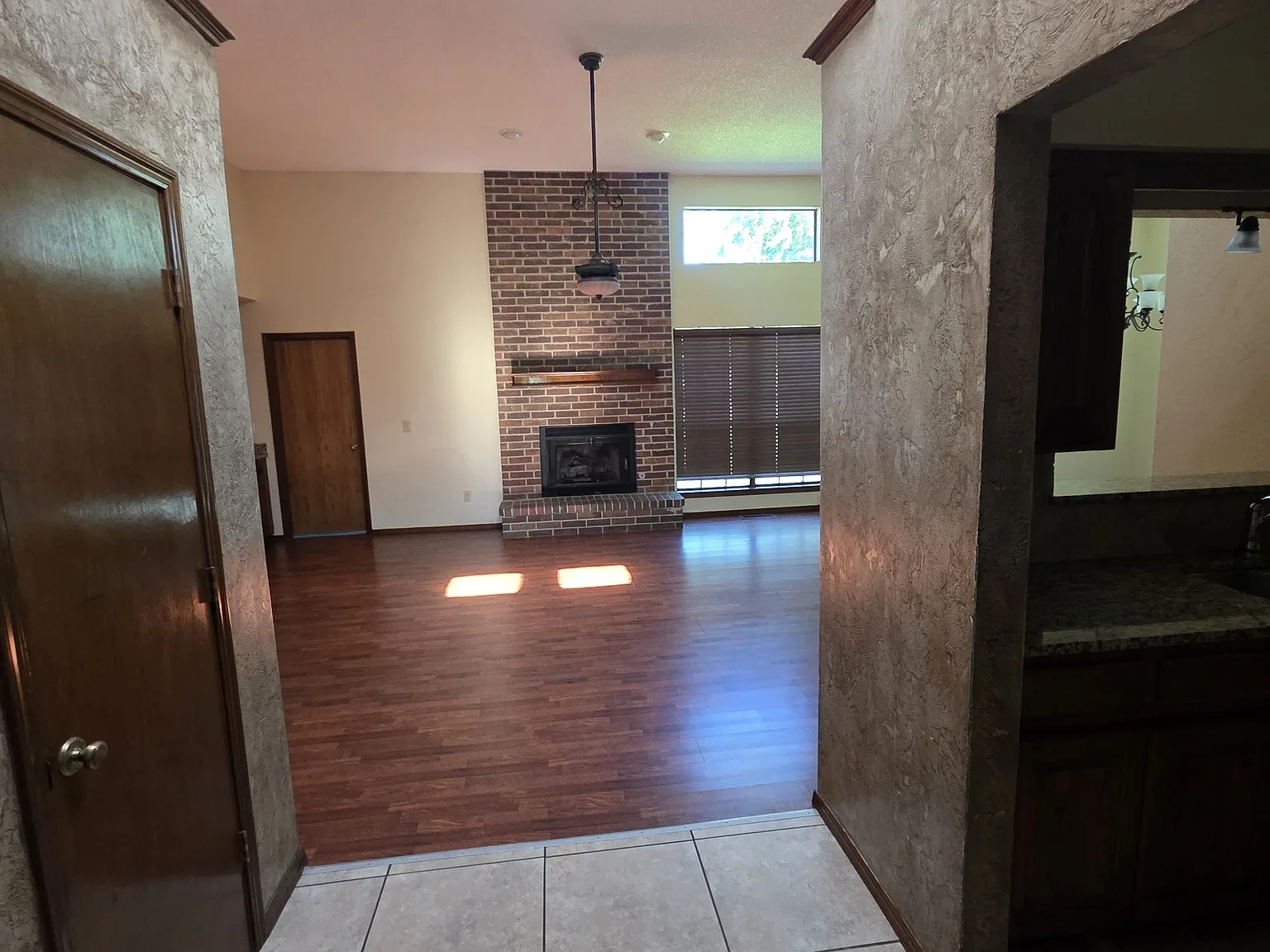 4 bed, 1819 sqft, $2,000 — Photo 3