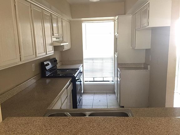 3rd image of 12668 Windsor Village Dr