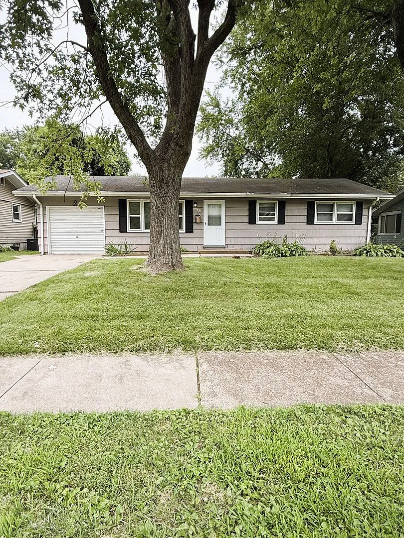 3 bed 1 bath - Ferguson - park like back yard — Photo 1