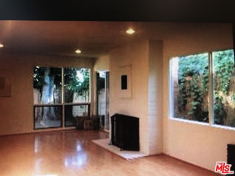 1st image of 8561 W West Knoll Dr #1/2
