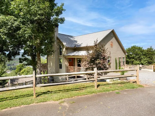 379 Chancey Dr, Hiawassee, GA 30546