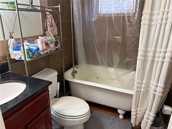 5th image of 128 Nursery Ave