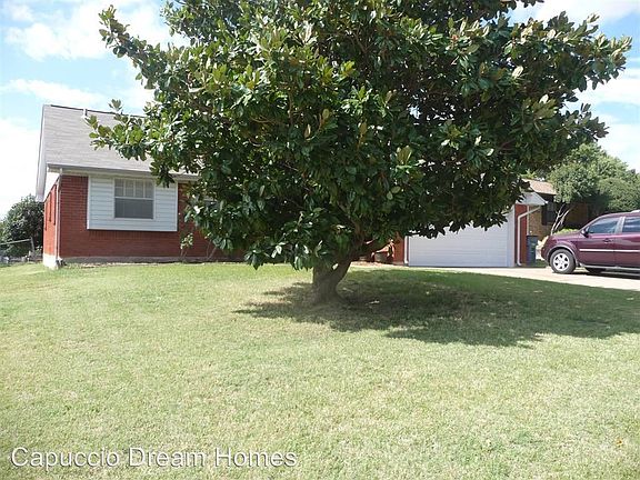 2nd image of 412 NW Woodland Dr