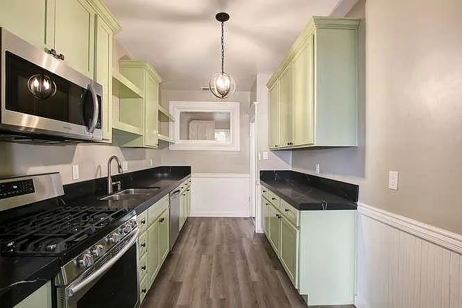 1821 Capitol Ave — Photo 23