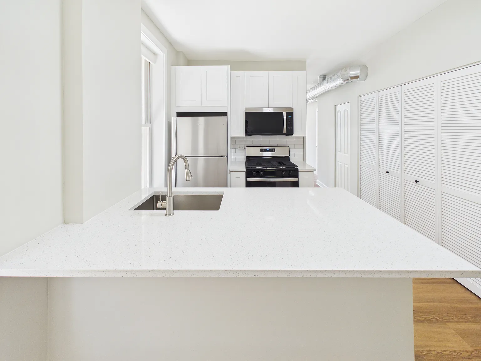 2 bed, 700 sqft, $1,795 — Photo 3