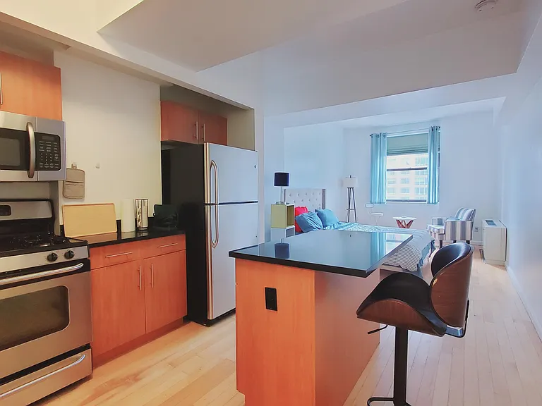 20 West St #11E — Photo 7