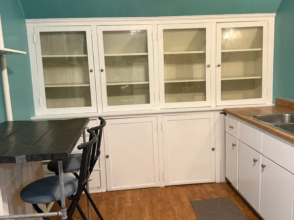 547 E Dover St #A, Milwaukee, WI 53207