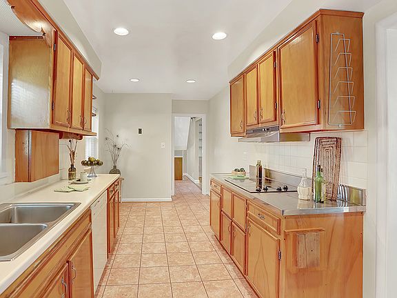 4th image of 5816 Doris Dr