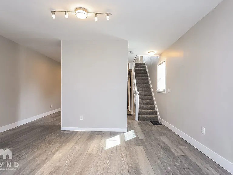 1276 Wager St — Photo 4