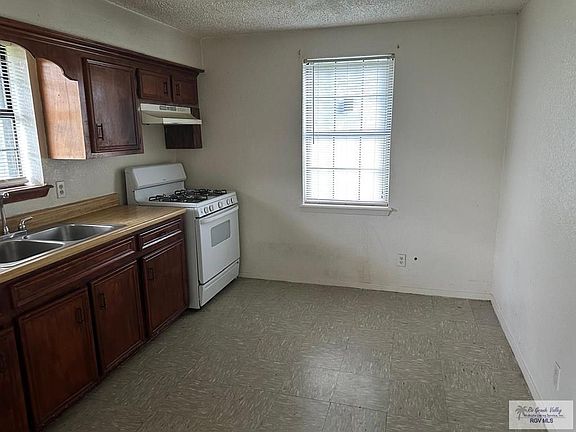 5th image of 310 W Washington St #B