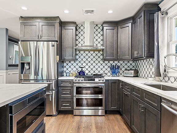 5th image of 297 Deauville Blvd