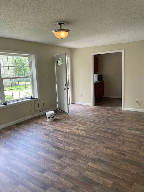 2 bed, 750 sqft, $1,200 — Photo 2