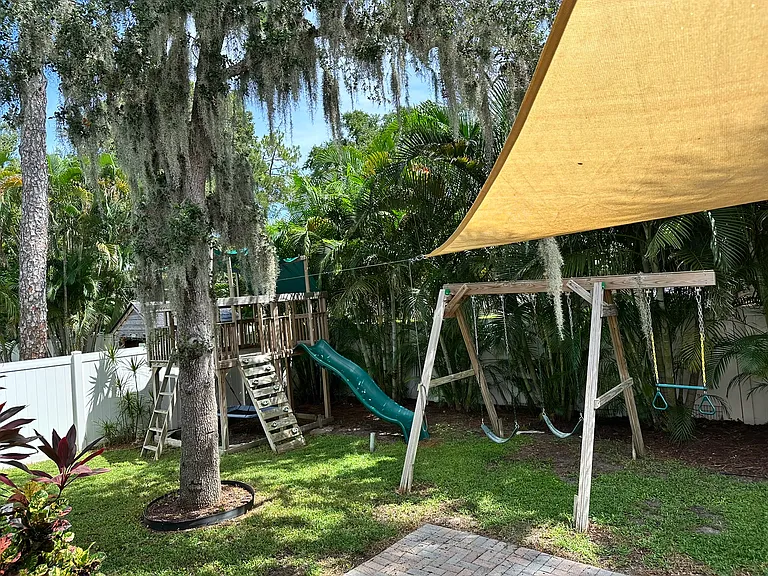14053 Feather Sound Dr — Photo 44